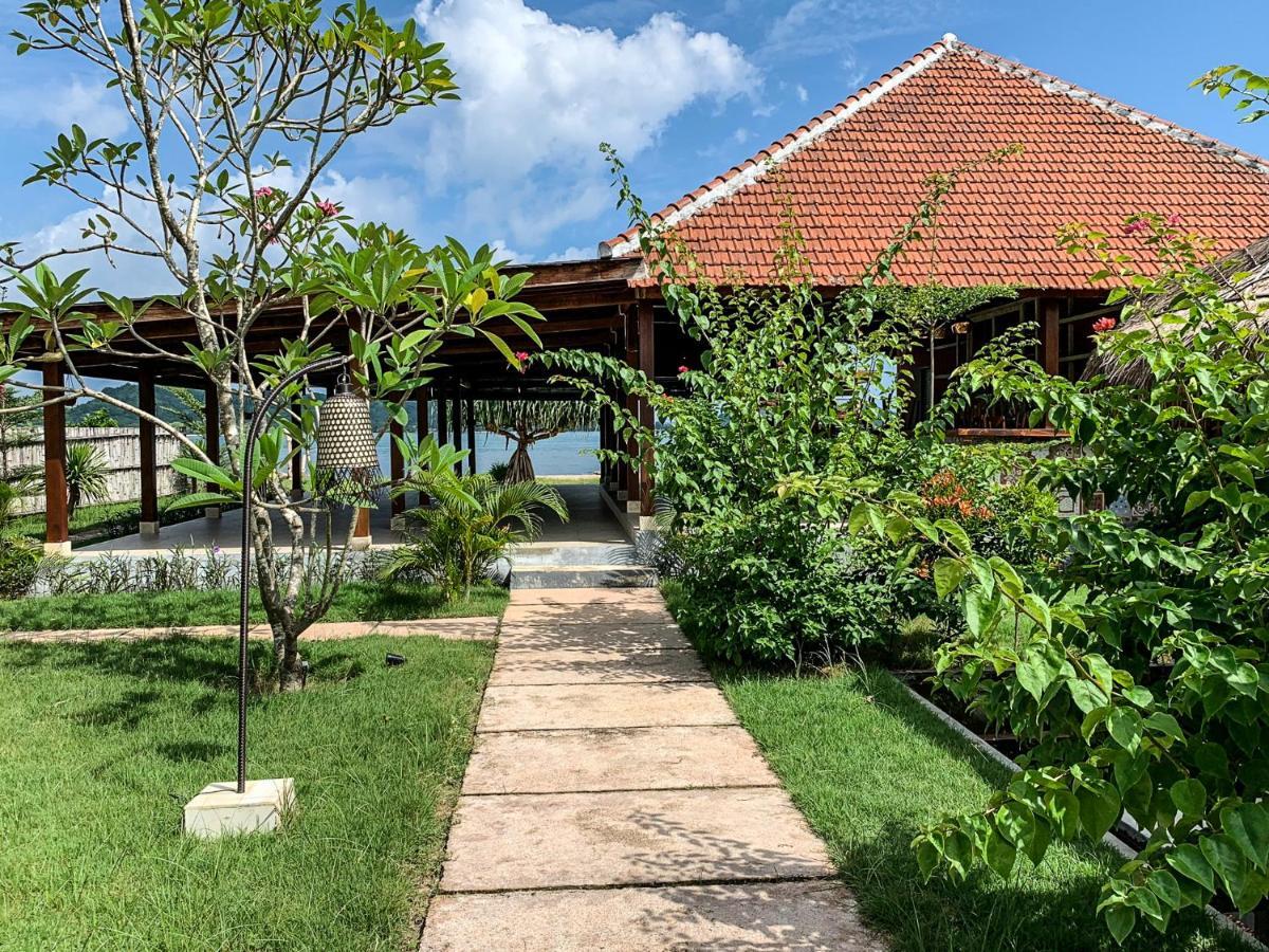The Club Villas Lombok Sekotong Exterior foto